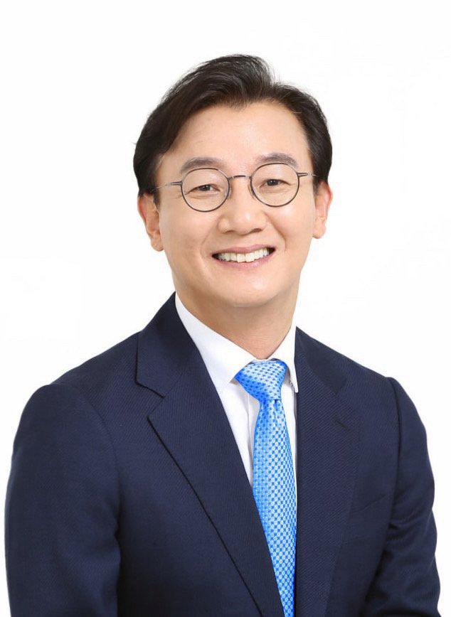 한국 해양수산부 장관 전재수